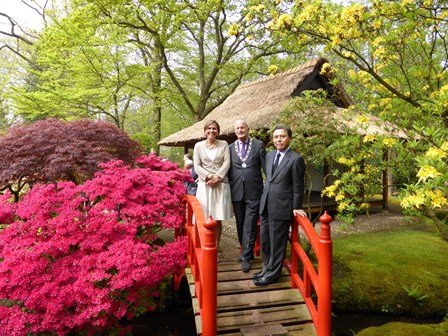 Ambassadeur van Japan; zijne excellentie Masaru Tsuji opent European Shinkokai in Rijswijk