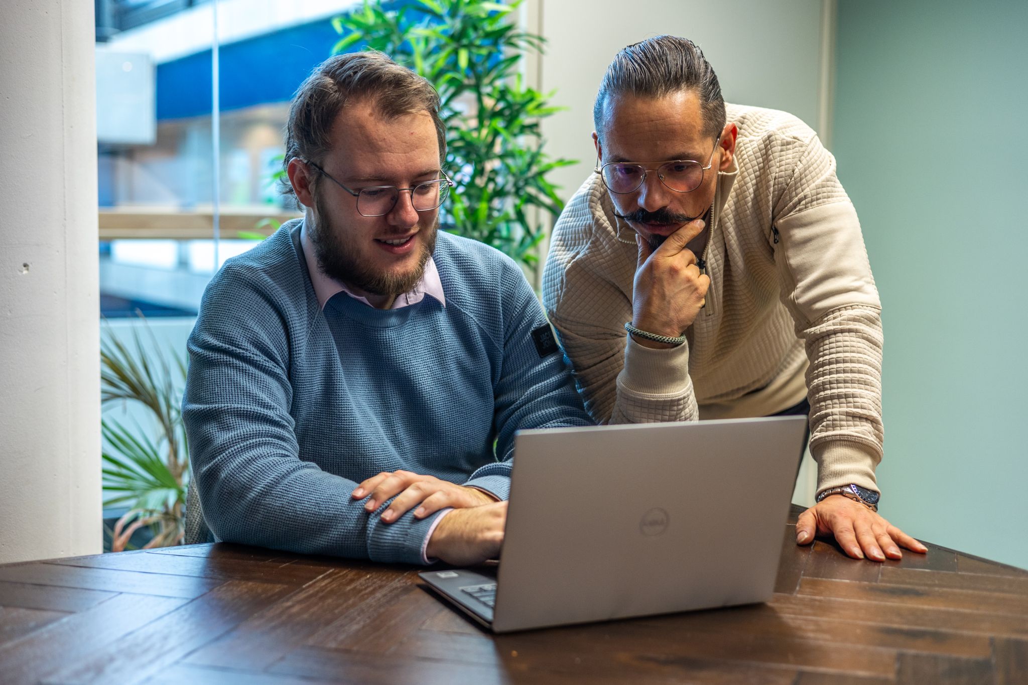 Jeffrey Klip collabora con Tiebo al sito web di KoiQuestion